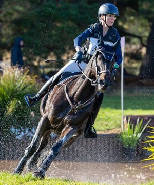 Nineteen-year-old Molly Lines and Thoroughbred Tadpole. Image by Jay Town for Racing Photos