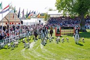 Presenting of the Duke of Beaufort's hounds - © Ginette Snow