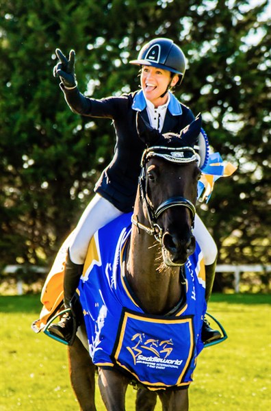 Amanda Ross and the Fraser Brown owned Koko Popping Candy were all smiles at the presentation of the CIC3* - © Geoff McLean/Gone Riding Media