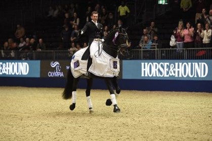Edward Gal winner of the FEI World CupTM Grand Prix supported by Horse & Hound. Photo: Olympia Horse Show (Not for reuse)