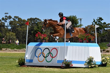 Hazel Shannon jumping to victory at last year’s Australian International Three Day Event © Julie Wilson
