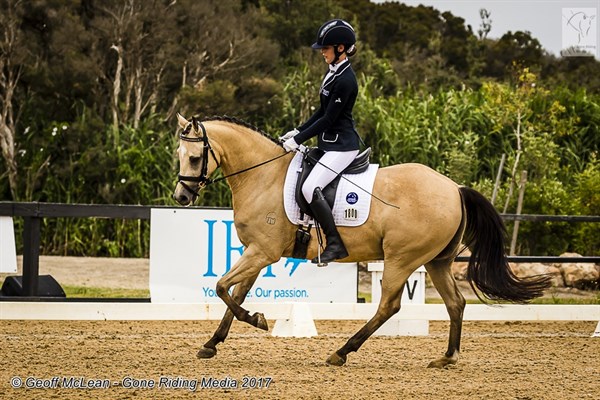Jemma Dodd from SA and Class Capture performing solidly in the Pony Novice 2.2.
