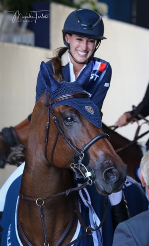 Jessica Springsteen and the stunning RMF Zecilie awaiting presentation. © Michelle Terlato