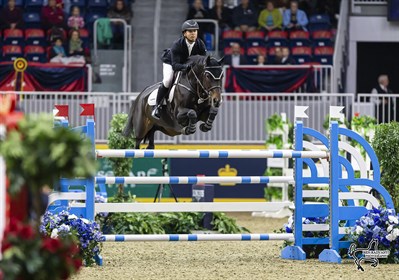 Kent Farrington guided Austria 2 to victory at the Royal Horse Show in Toronto, ON © Ben Radvanyi Photography