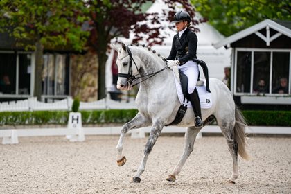 Lyndal and Eros, a 12-year-old grey KWPN gelding by Sir Oldenburg (Sion) out of Selva (Olympic Ferro). © Lukasz Kowalski