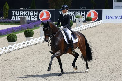 Simone Pearce and Royal and Proud in the CDI4* PSG. © LL-Foto