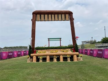 The final jump on the course, the Penultimate Gate. © Cross Country App