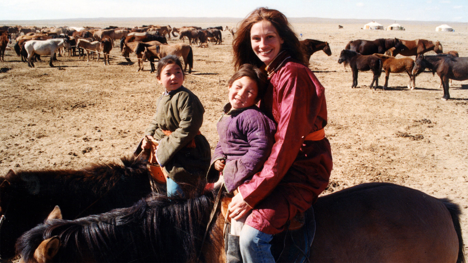 JULIA ROBERTS AT HOME IN THE SADDLE