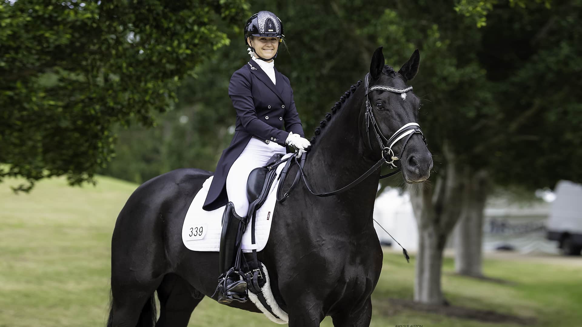 EMMA FLAVELLE-WATTS & THE GENTLE GIANT